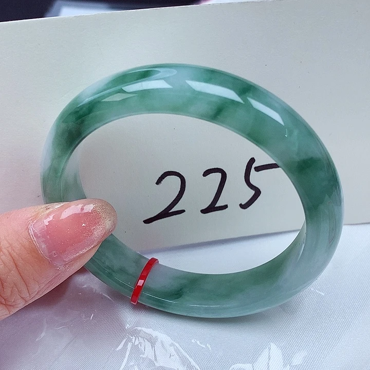 翡翠手镯未镶嵌翡翠