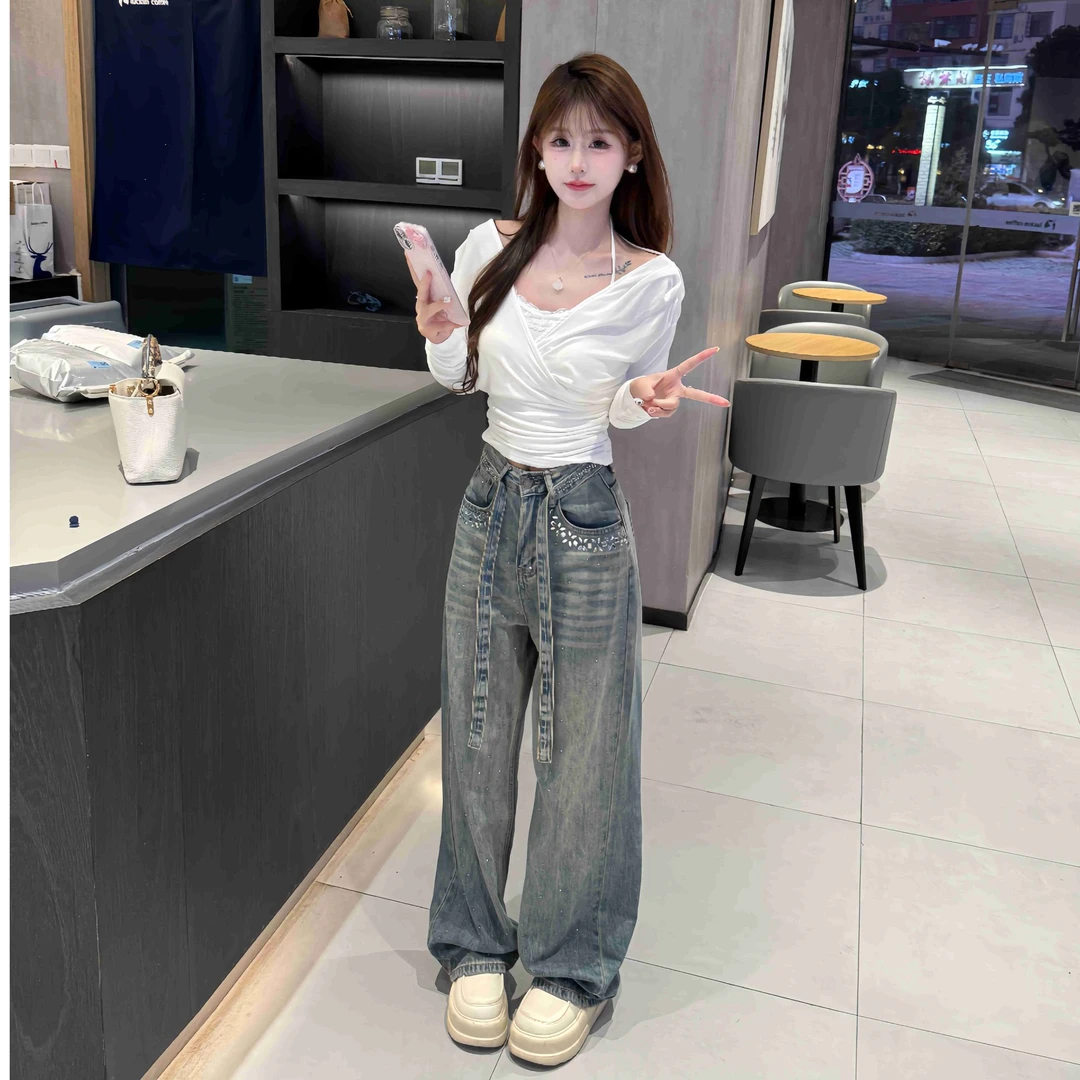 佳佳【纯欲天花板背心v领长袖上衣+烫钻牛仔裤】