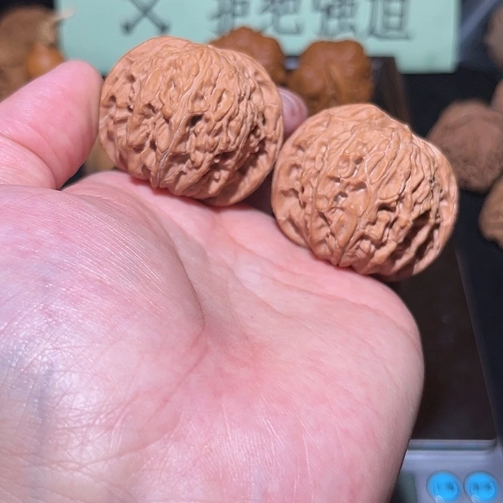 文玩核桃吊坠13.全对歪43