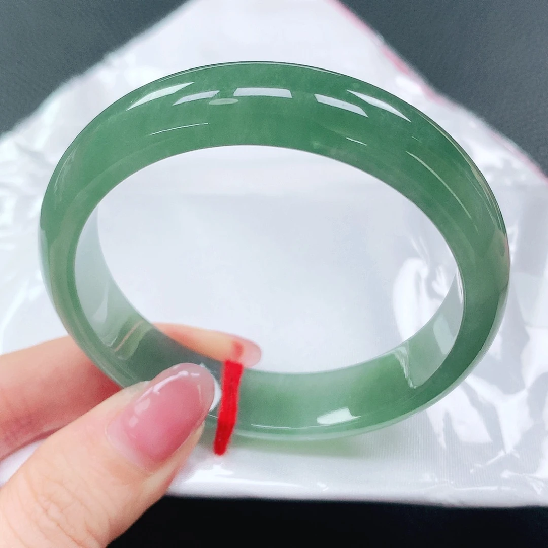 翡翠手镯未镶嵌55圈