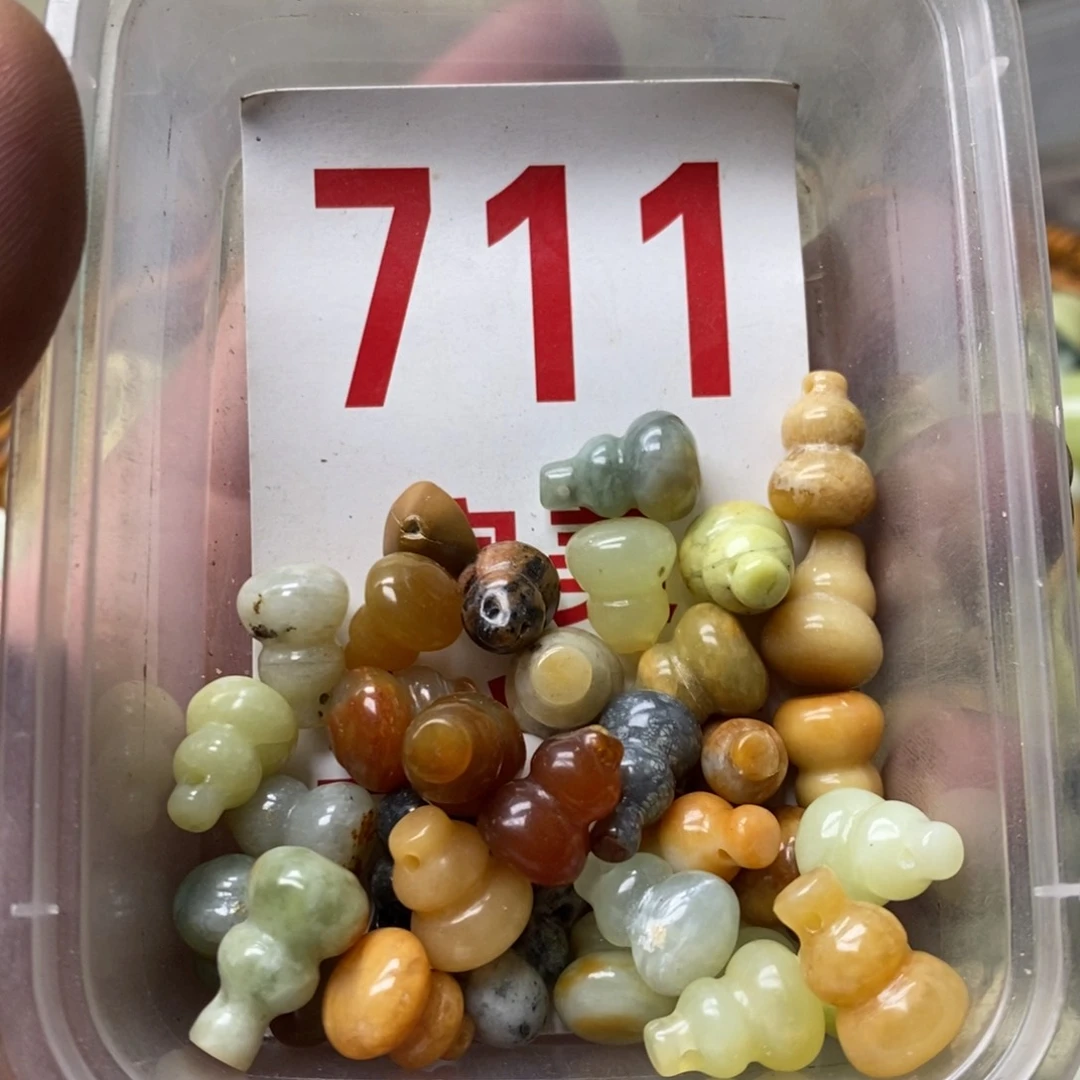 蛇纹石玉挂坠未镶嵌