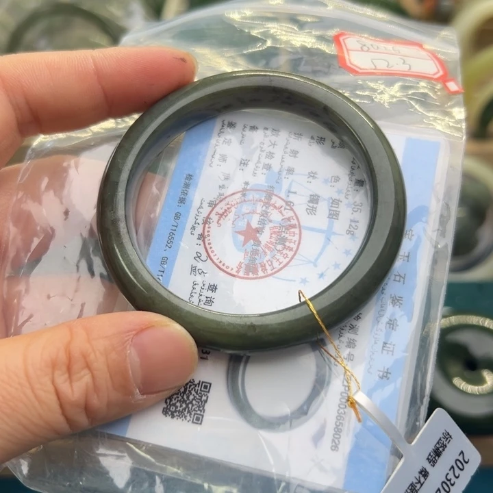 和田玉手镯未镶嵌52.3圈围8026