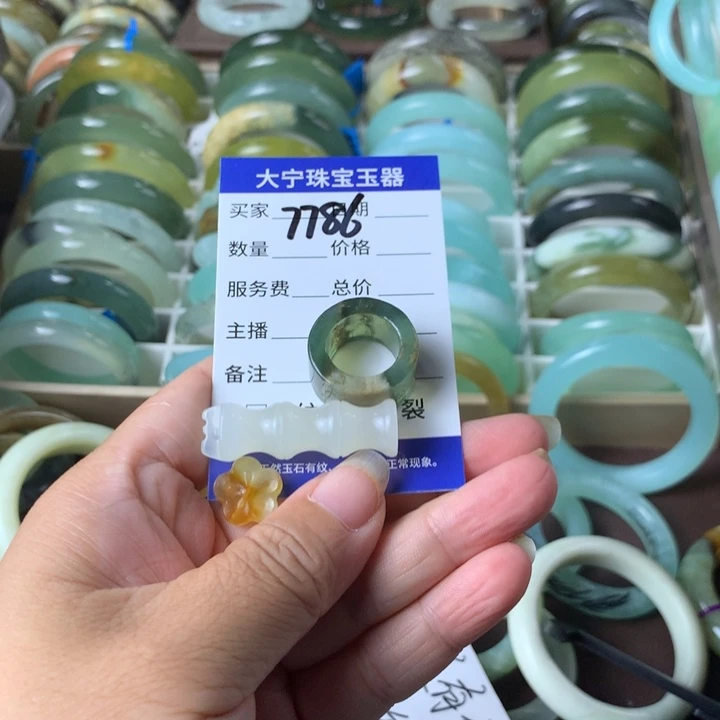 未镶嵌蛇纹石玉颈饰7786