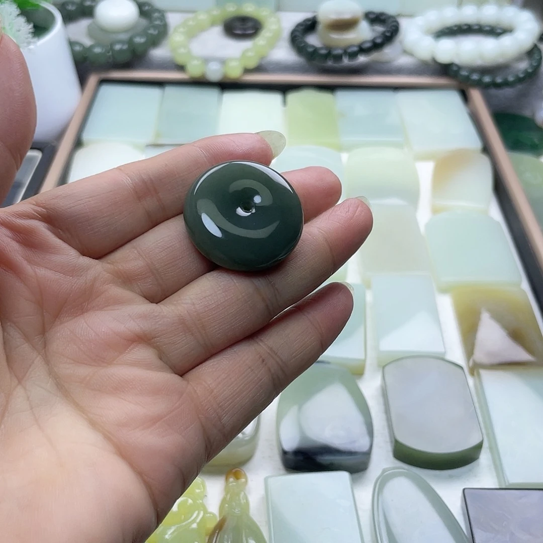 颈饰未镶嵌和田玉（糖玉）?****酒