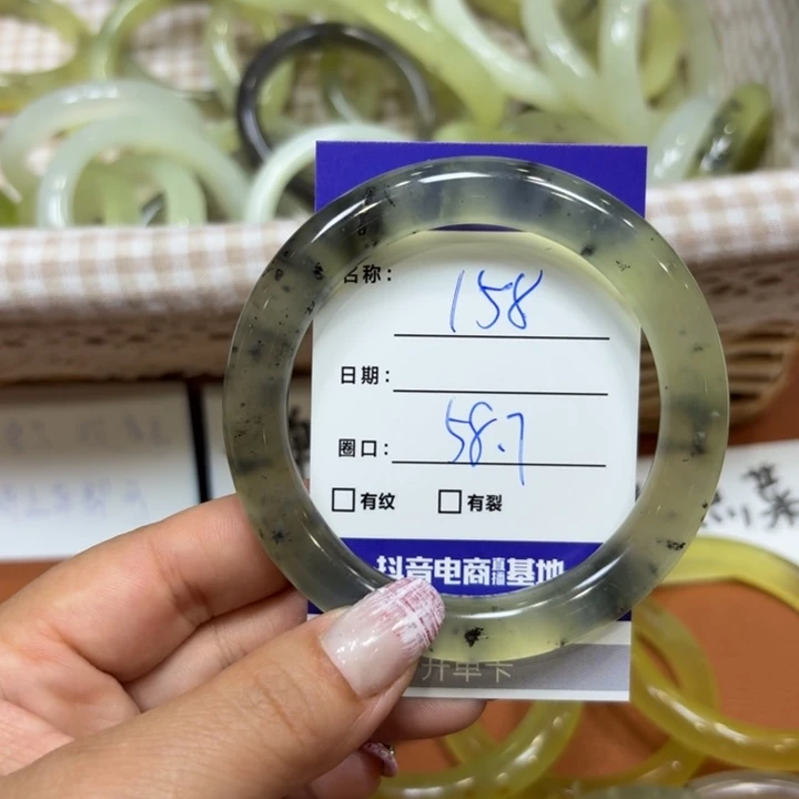 未镶嵌岫玉手镯天然