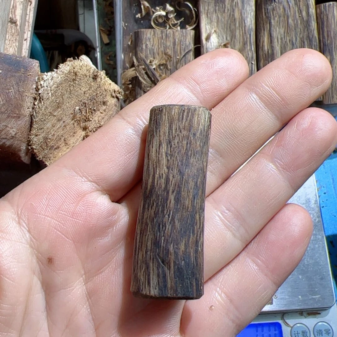 沉香吊坠白棋素牌6.3克