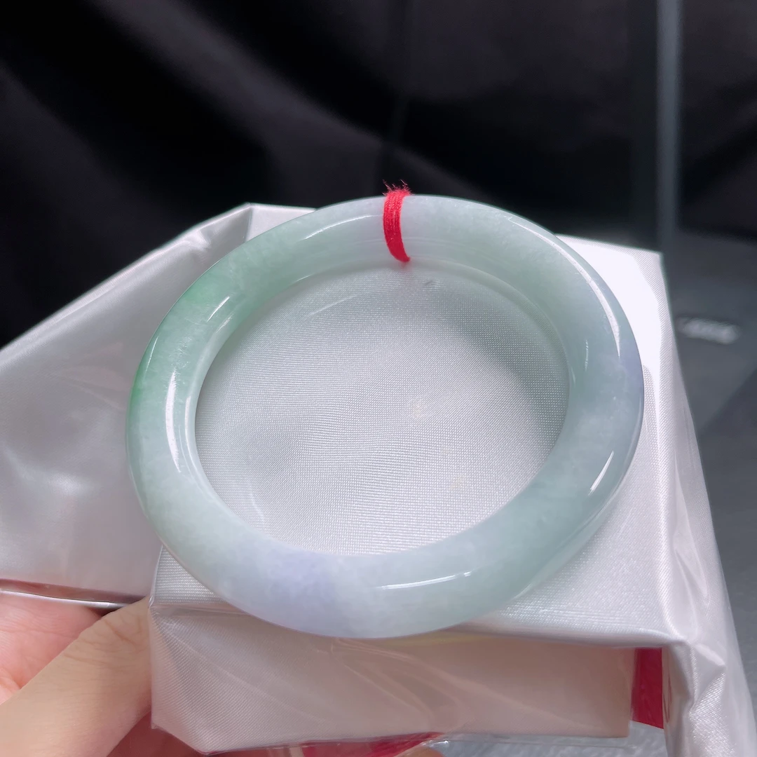 58圈口好种飘绿圆条手镯1316尺寸57.8*10.5mm有纹无裂