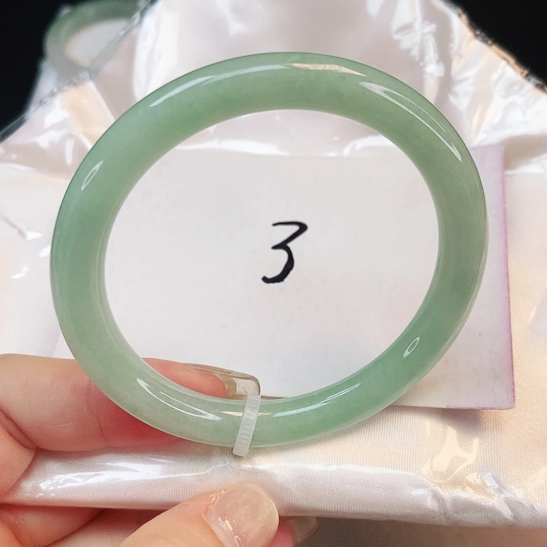 翡翠手镯未镶嵌55➕甜果绿圆条