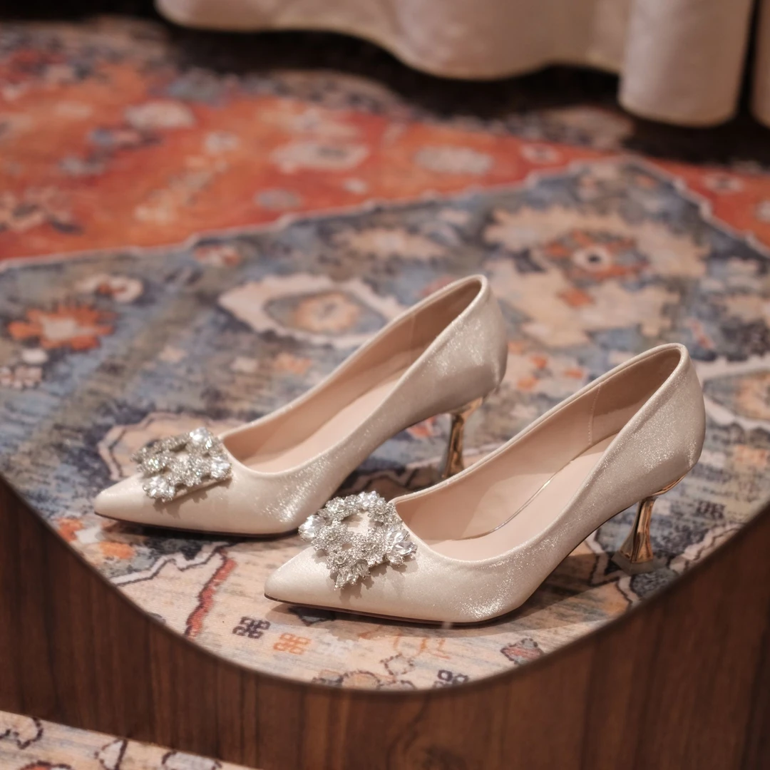 婚纱百搭新娘不累女春秋酒杯跟法式单鞋婚鞋女推荐不累脚方扣