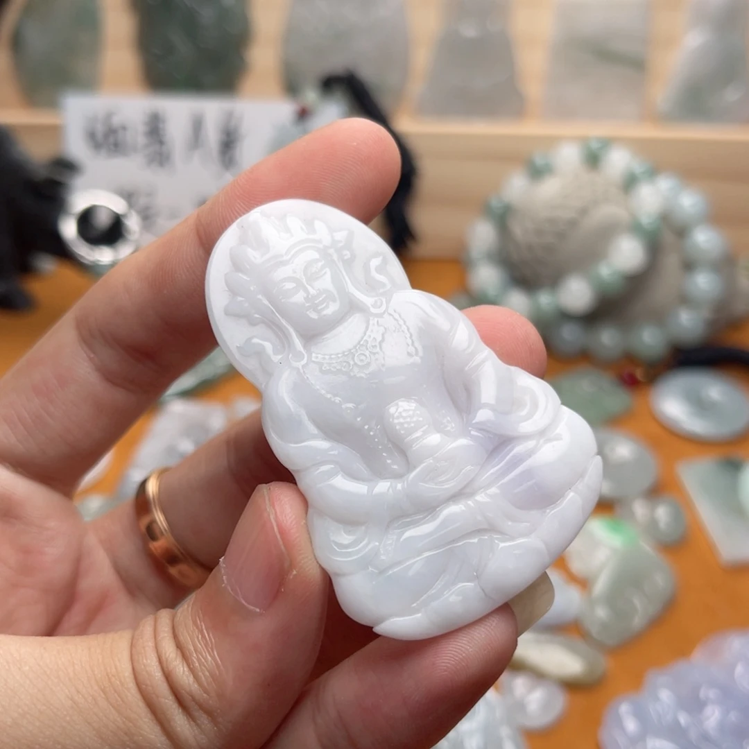 翡翠未镶嵌颈饰渡母