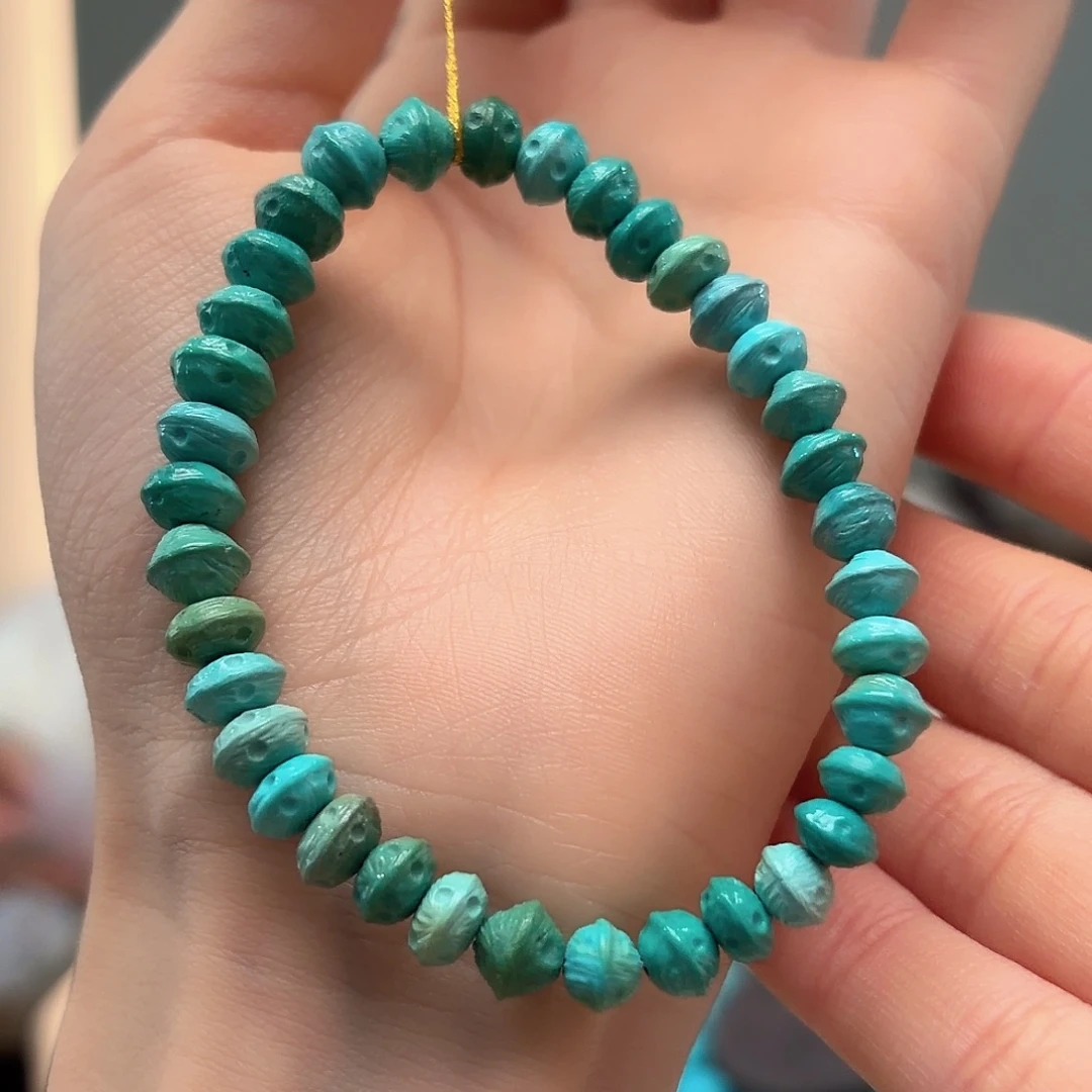 绿松石未镶嵌颈饰