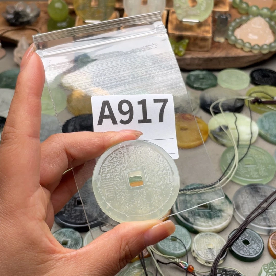 姐***里蛇纹石玉未镶嵌颈饰