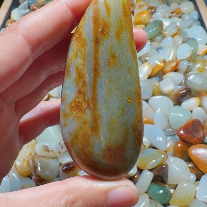 和田玉（糖玉）未镶嵌颈饰76克