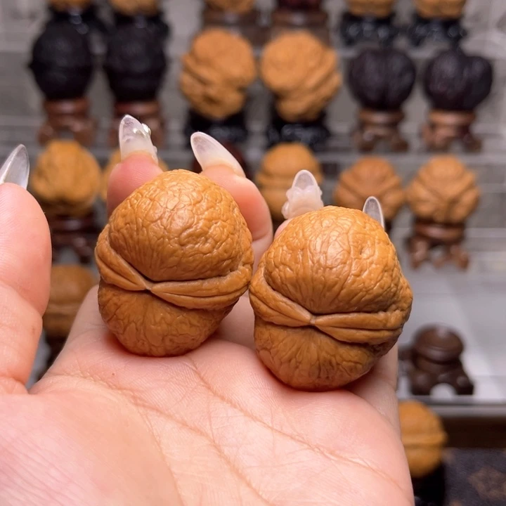 桃核吊坠?**丁2……血玉元宝Y