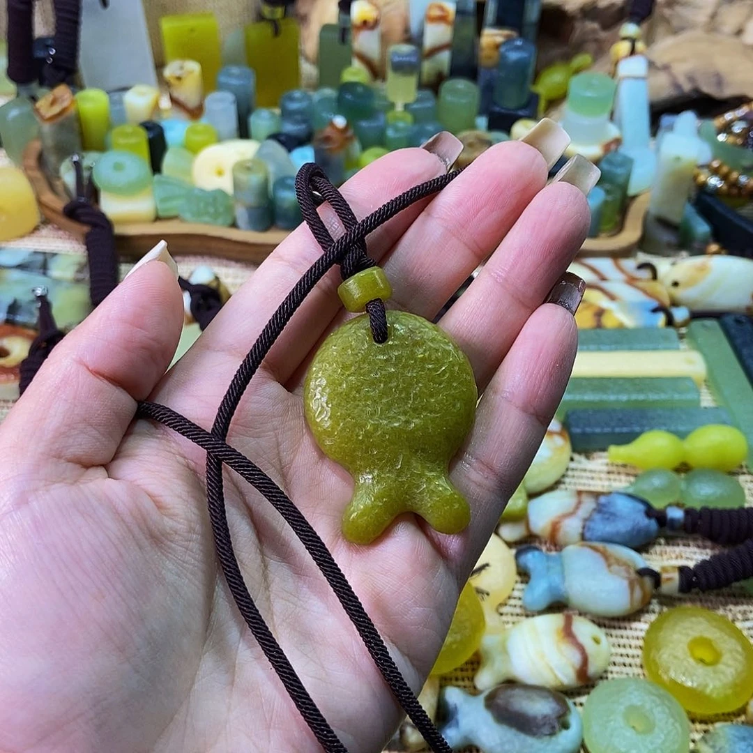 未镶嵌蛇纹石玉挂件我*王