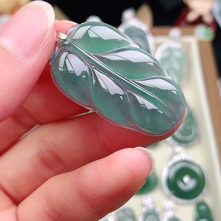 颈饰未镶嵌翡翠吊坠