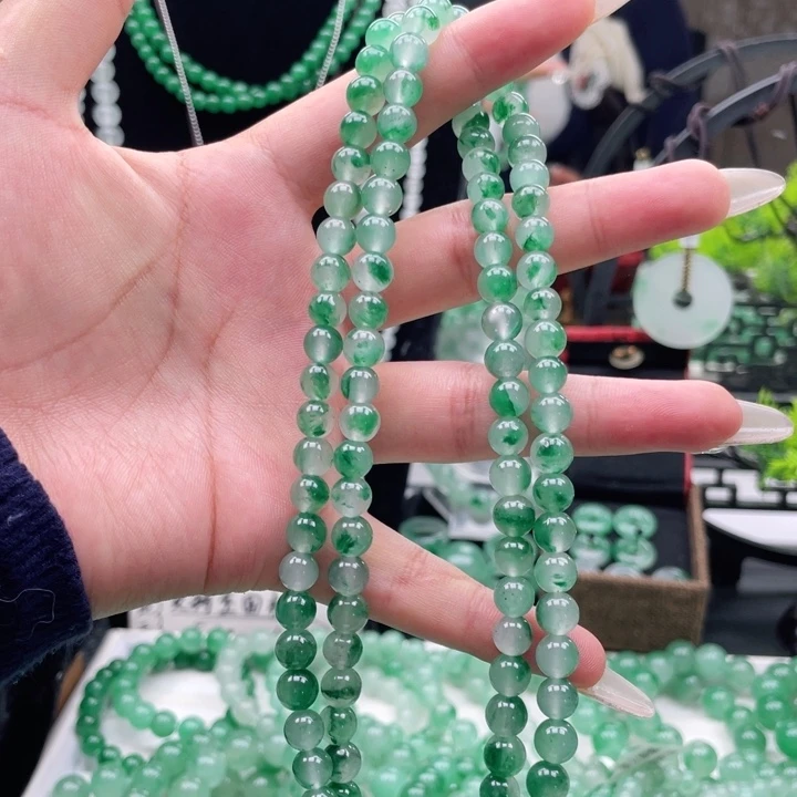 未镶嵌手串石英质玉（非洲翠）轻微矿点