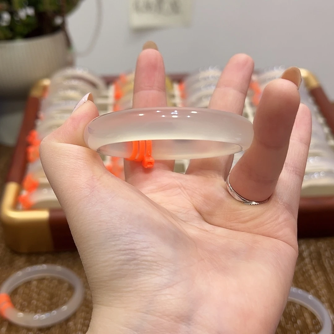 v***u玛瑙/玉髓未镶嵌手镯