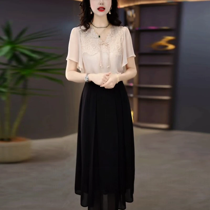 时尚洋气设计感减龄轻奢名媛V领显瘦妈妈装遮肚子大码连衣裙女夏