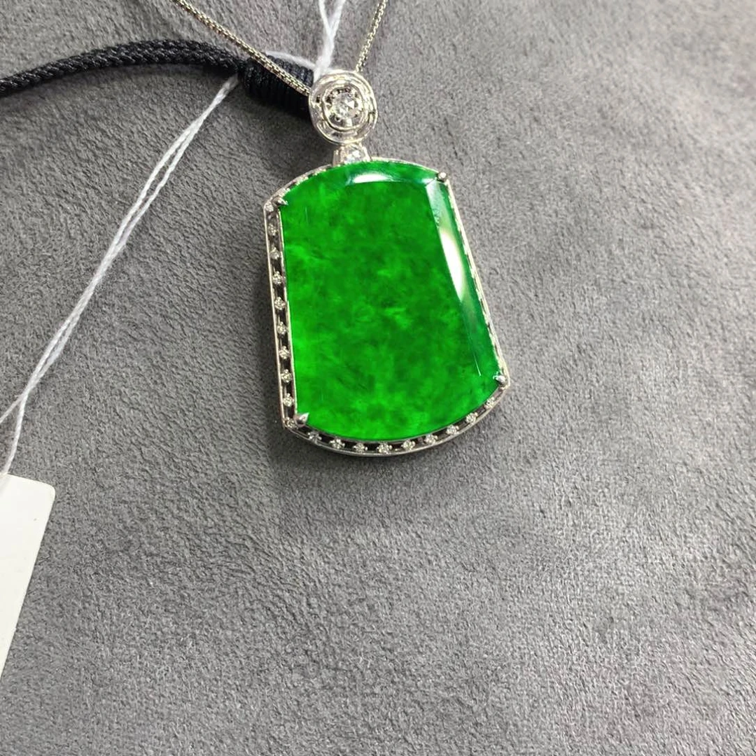 翡翠18K金镶嵌颈饰翡翠冰种满绿无事牌吊坠挂件