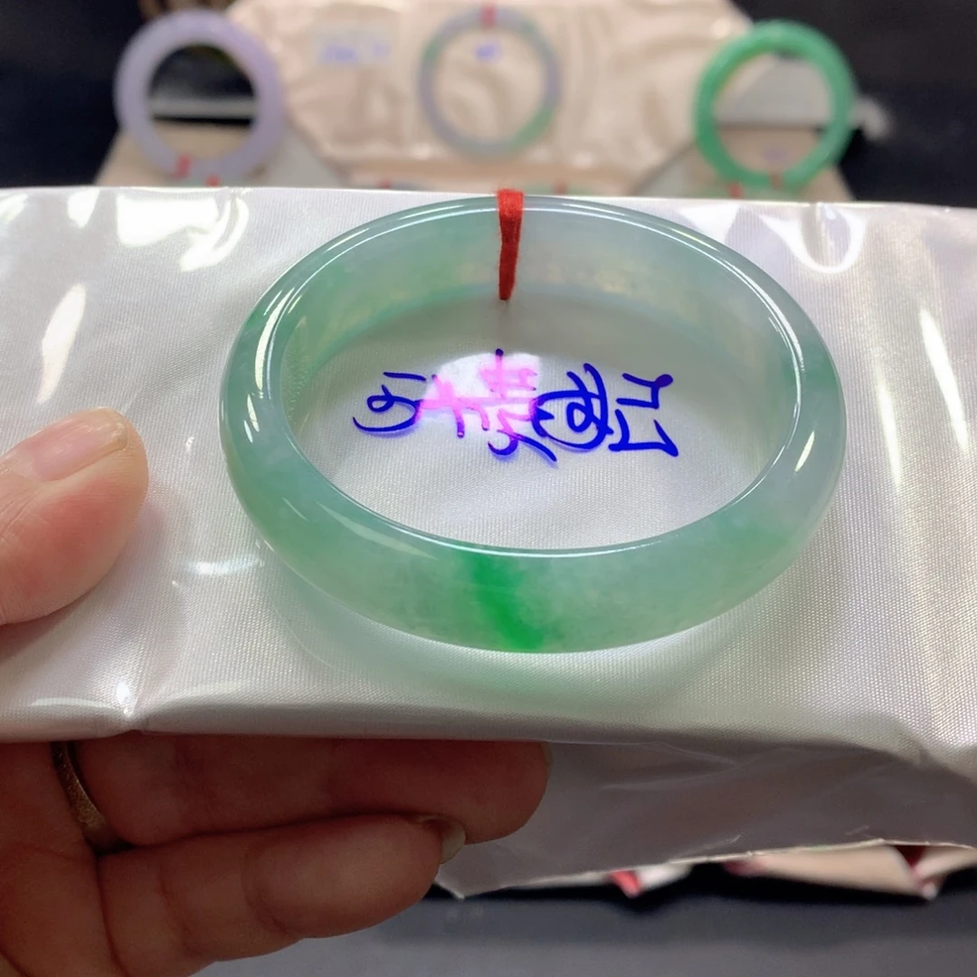 翡翠未镶嵌手镯54贵妃