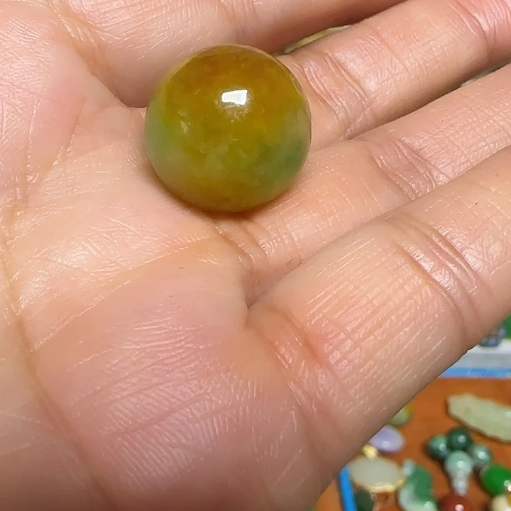 翡翠未镶嵌颈饰器物之美手工制作