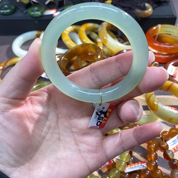 透闪石-蛇纹石玉未镶嵌手镯