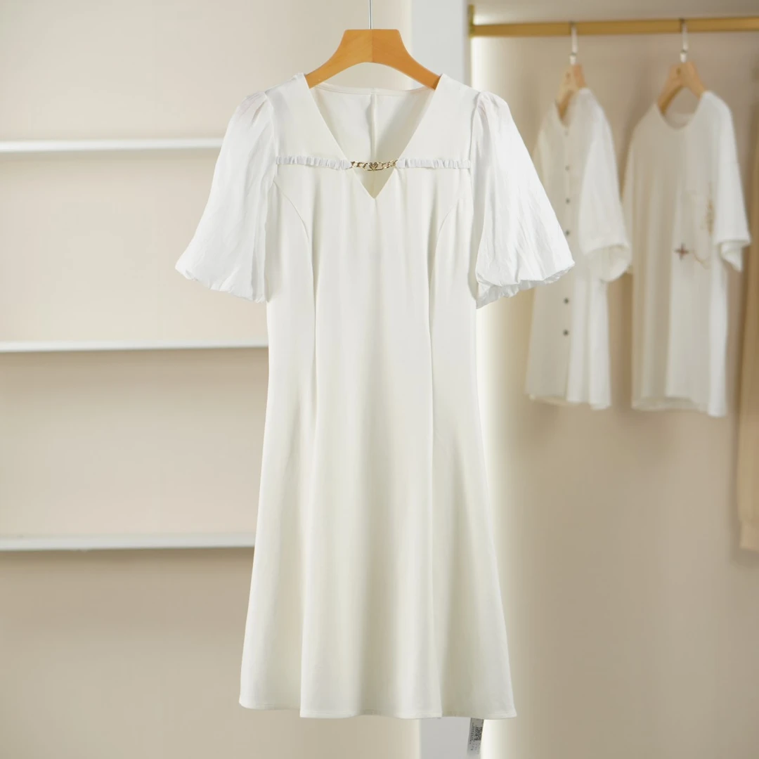 麦迪尚品【丽X】5042979 简约显瘦气质纯白色V领连衣裙夏品牌女装