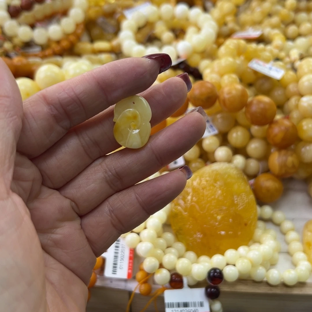 琥珀珠宝奇石未镶嵌