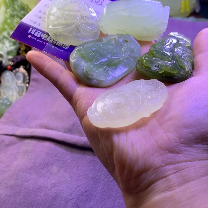 乌***室未镶嵌岫玉挂件吊坠