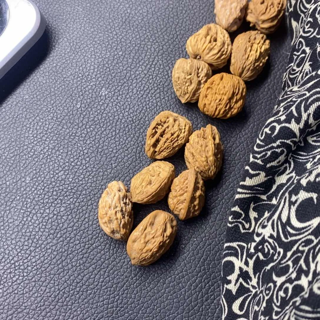 文玩核桃吊坠千***行南疆的小子