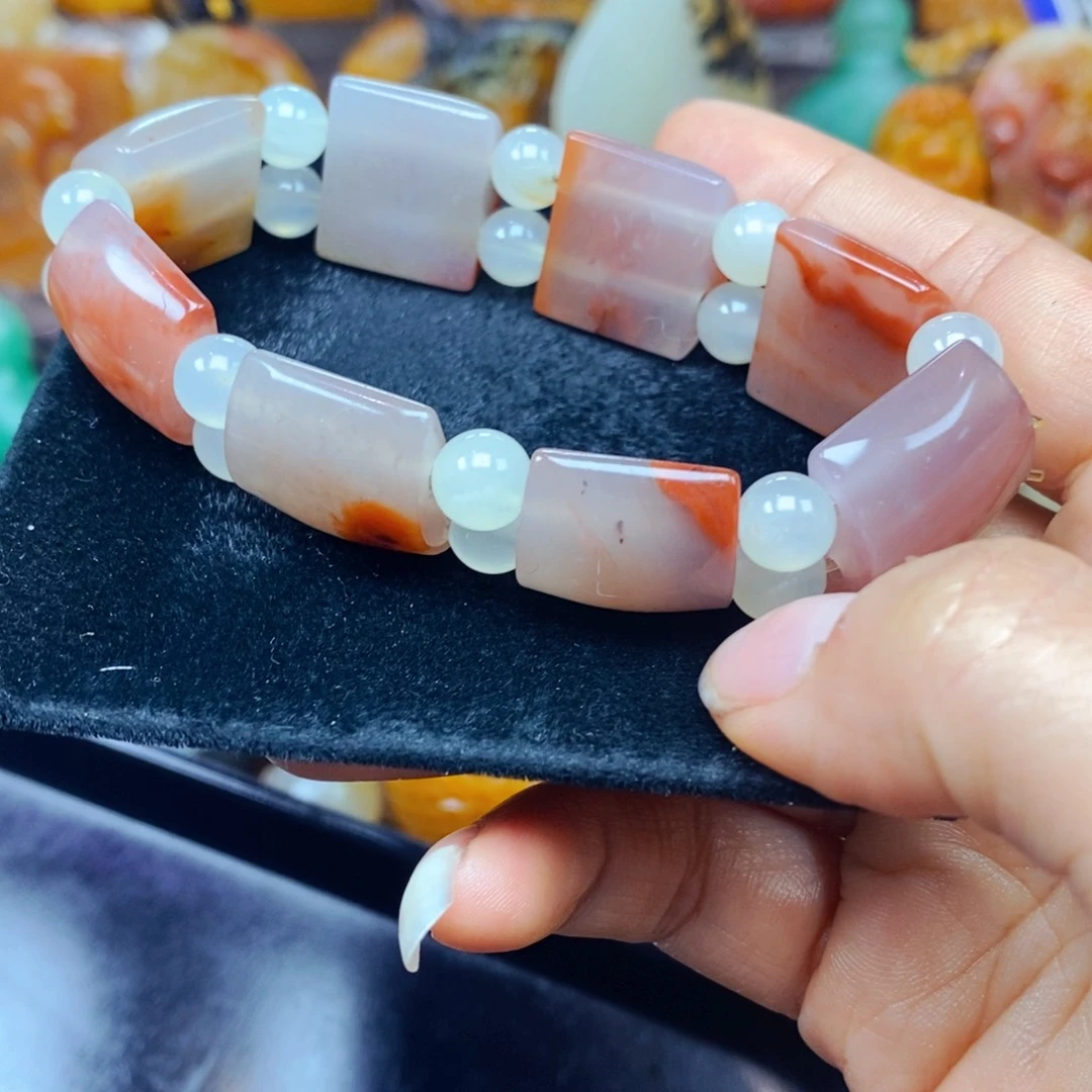 石英质玉（黄龙玉）未镶嵌颈饰