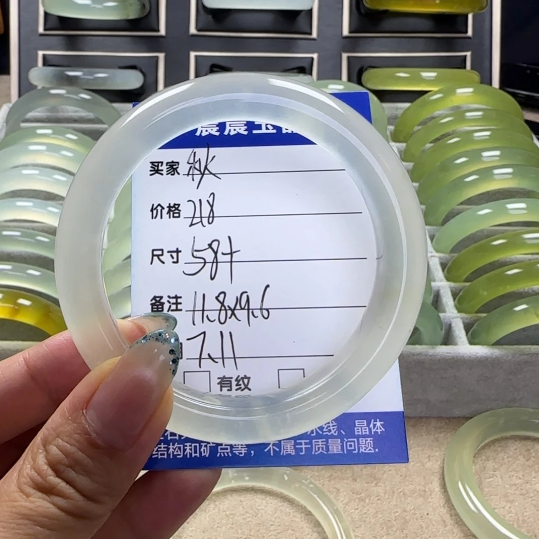 秋***g蛇纹石玉未镶嵌手镯