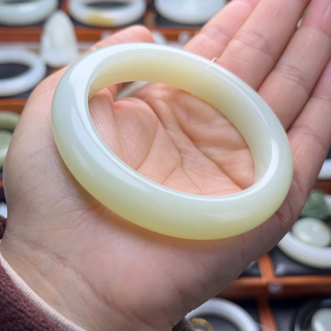 和田玉未镶嵌手镯且末