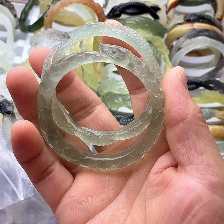 蛇纹石玉未镶嵌手镯