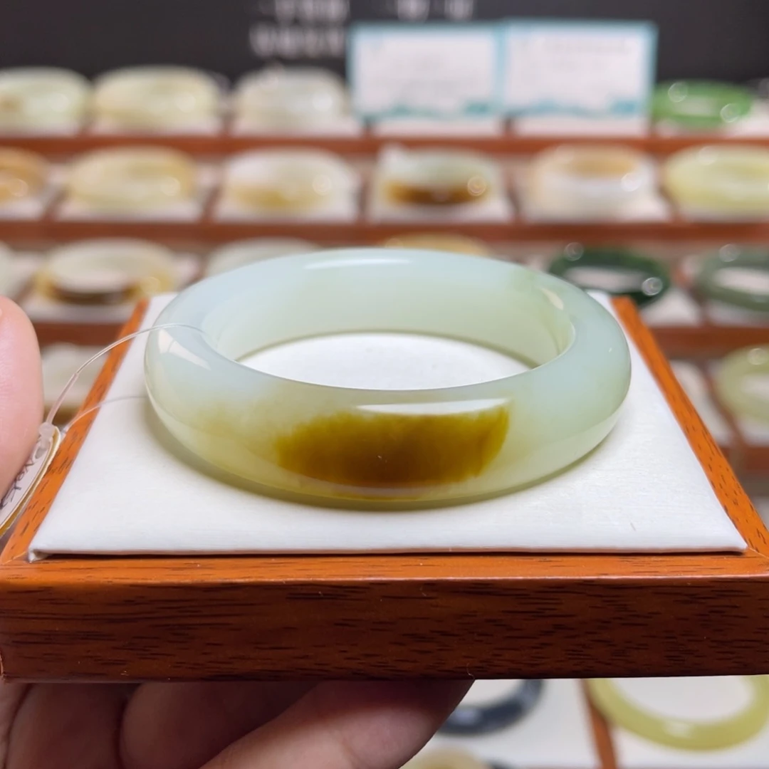 【闪购商品】未镶嵌手镯和田玉