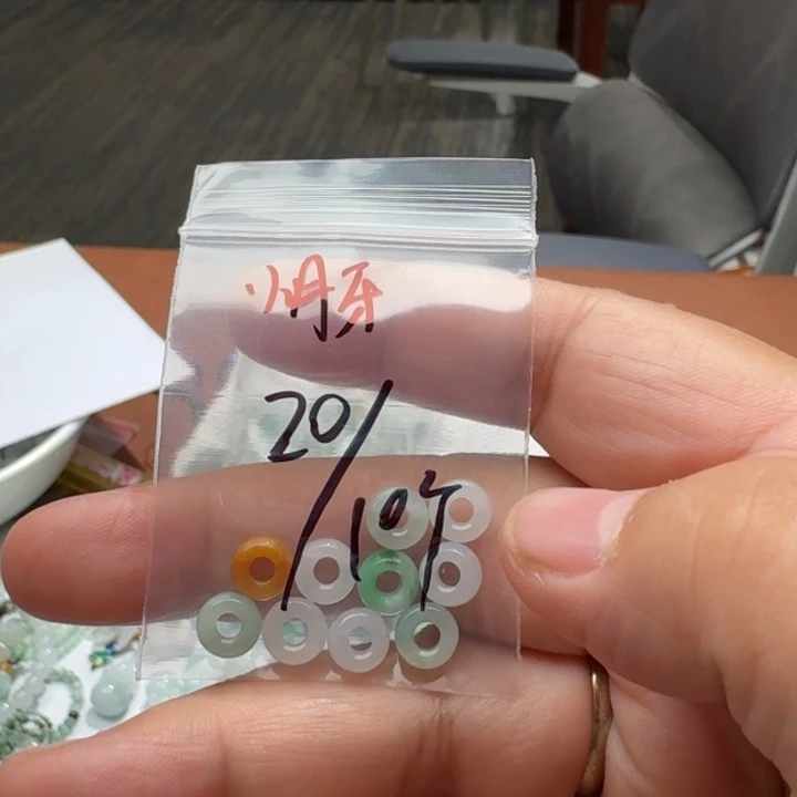 未镶嵌挂件翡翠小***?福利