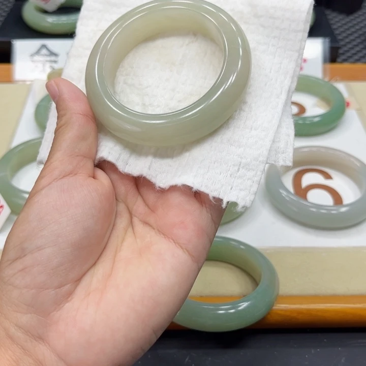 石英质玉手镯未镶嵌@***妹