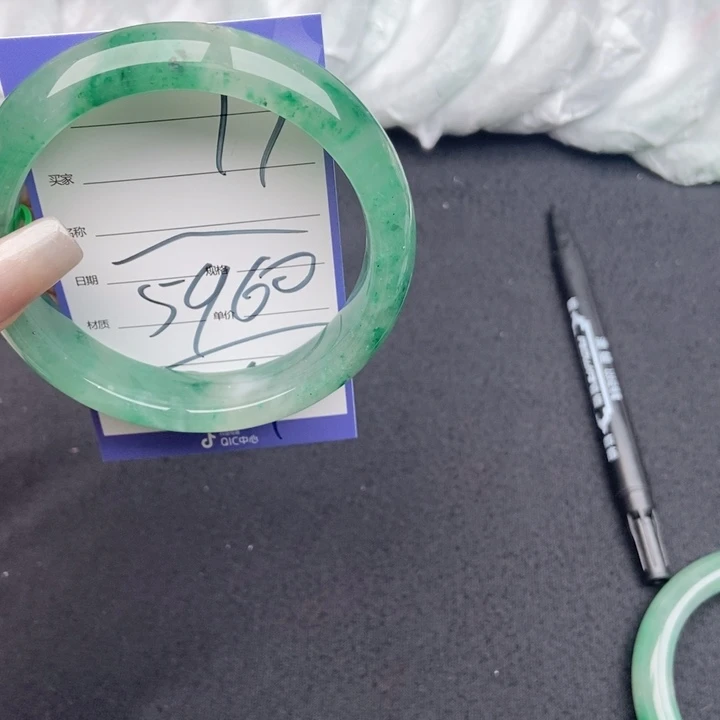 石英质玉（非洲翠）手镯未镶嵌