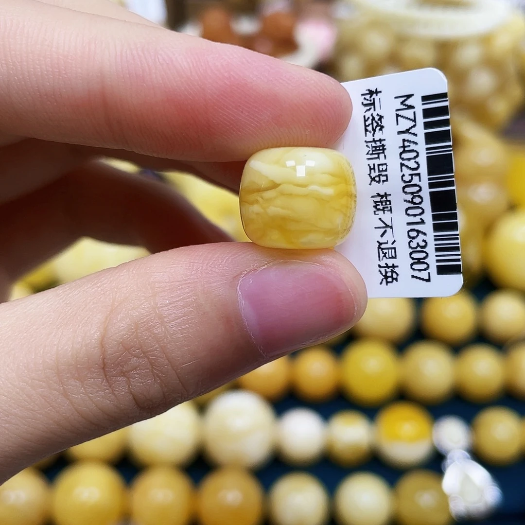 琥珀未镶嵌裸石13.0*11.0mm.瑕