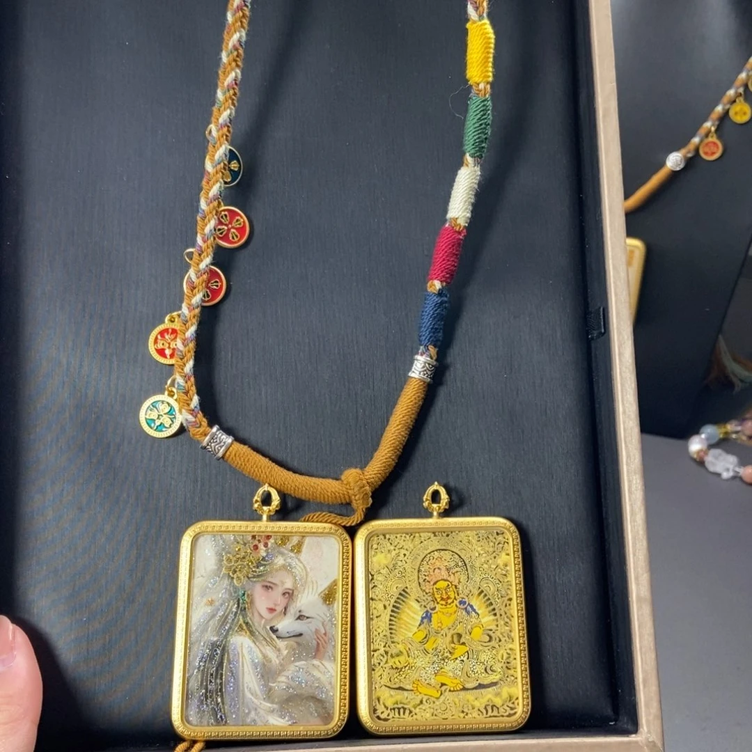 吊坠美丽的唐卡在这里结缘
