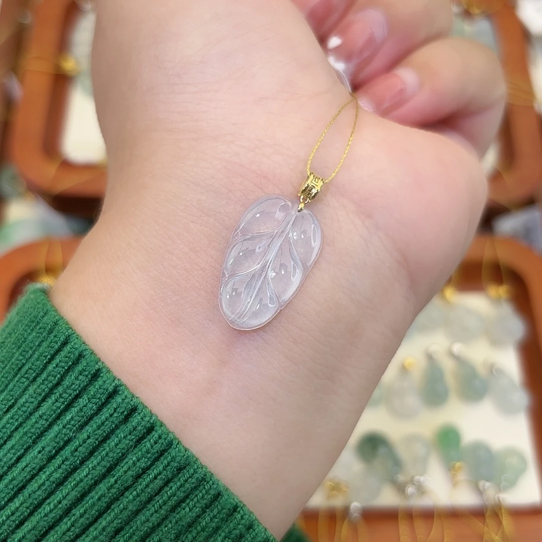颈饰18K金镶嵌翡翠叶子