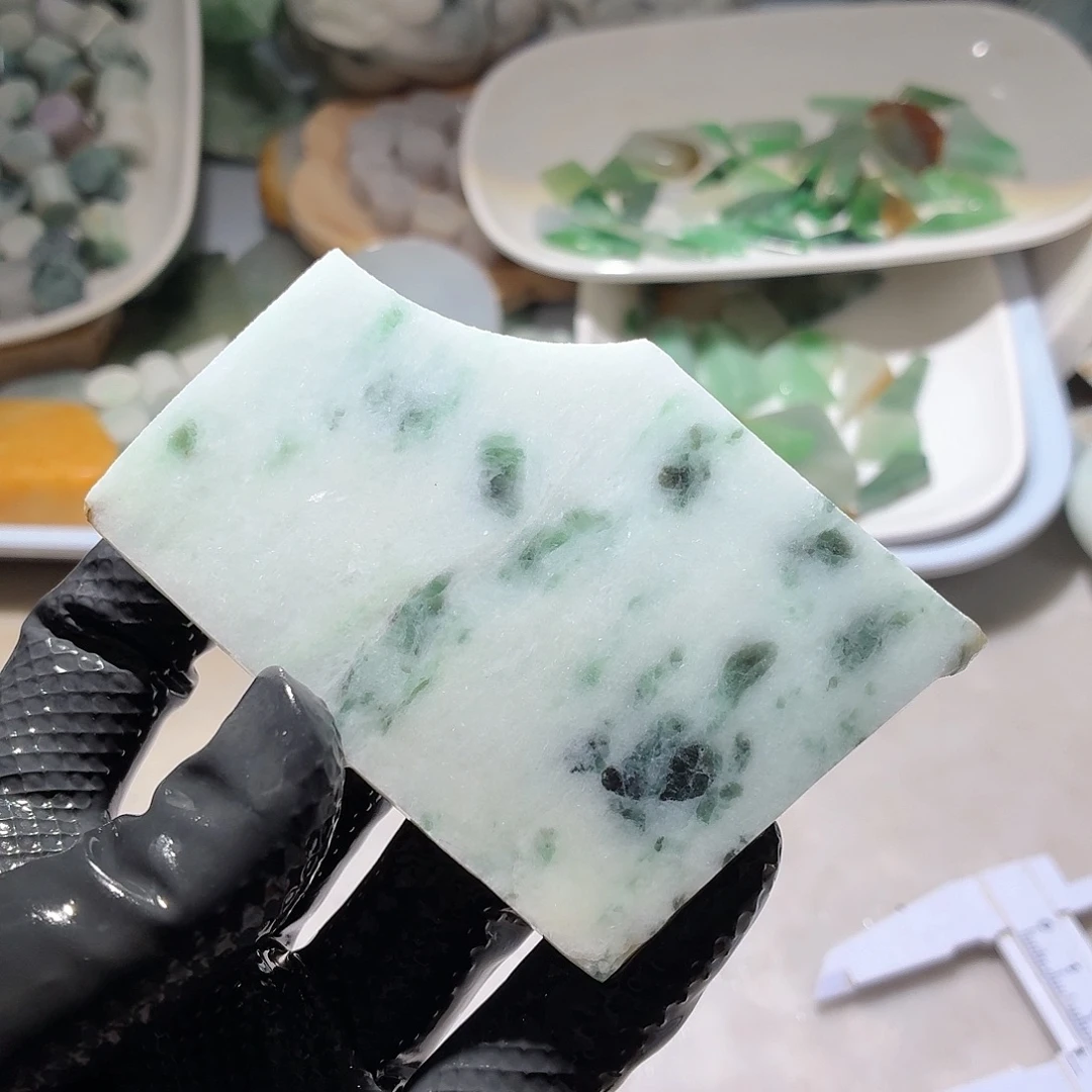 颈饰未镶嵌翡翠边角料