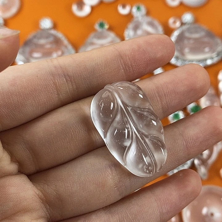 石英质玉未镶嵌颈饰