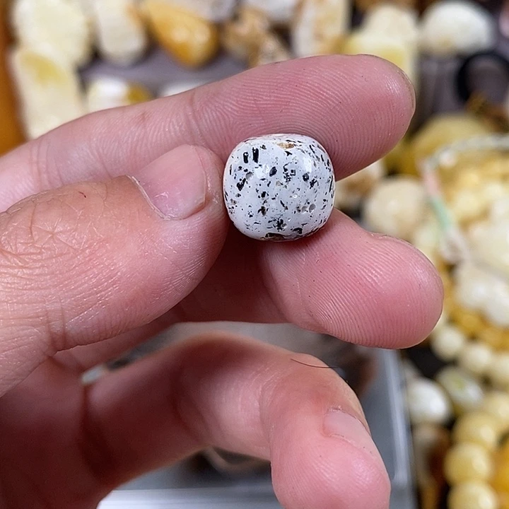 琥珀裸石未镶嵌我