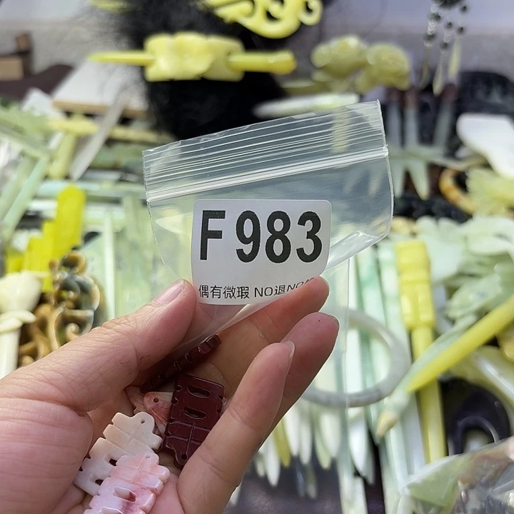 浅***然合金蛇纹石玉发饰