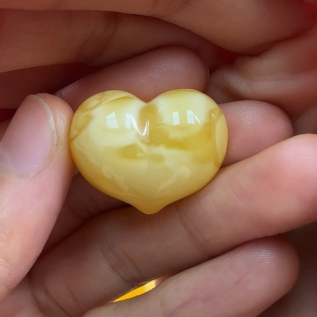 蜜蜡未镶嵌珠宝奇石