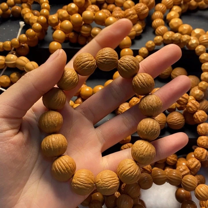 吊坠猴头核桃凤羽