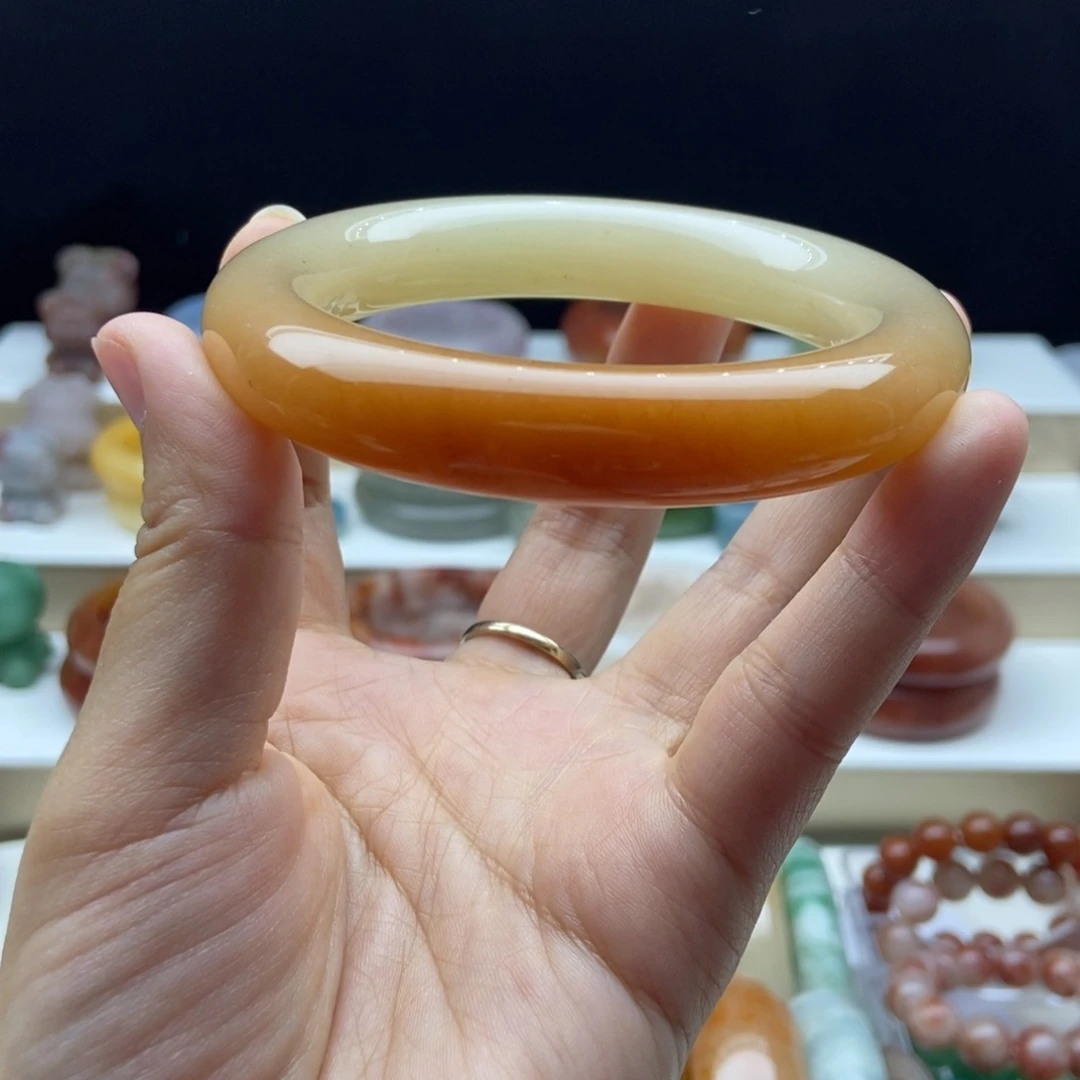 石英质玉手镯未镶嵌美**活