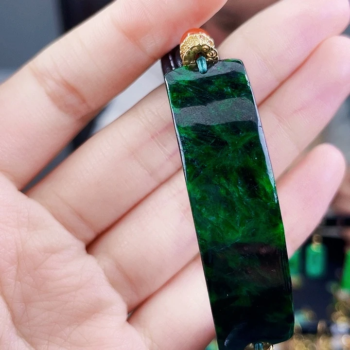 翡翠手镯未镶嵌饰品